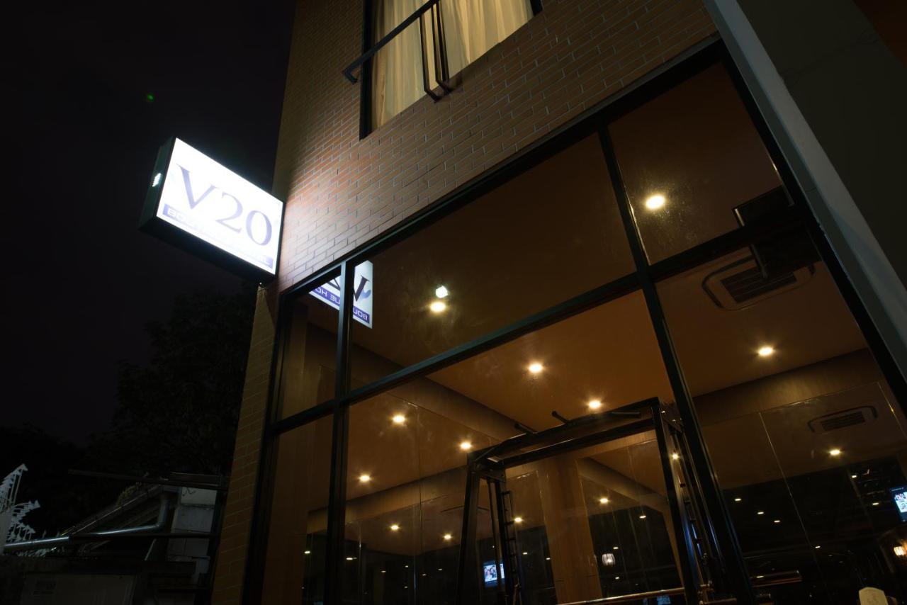 V20 Boutique Jacuzzi Khách sạn 4*
