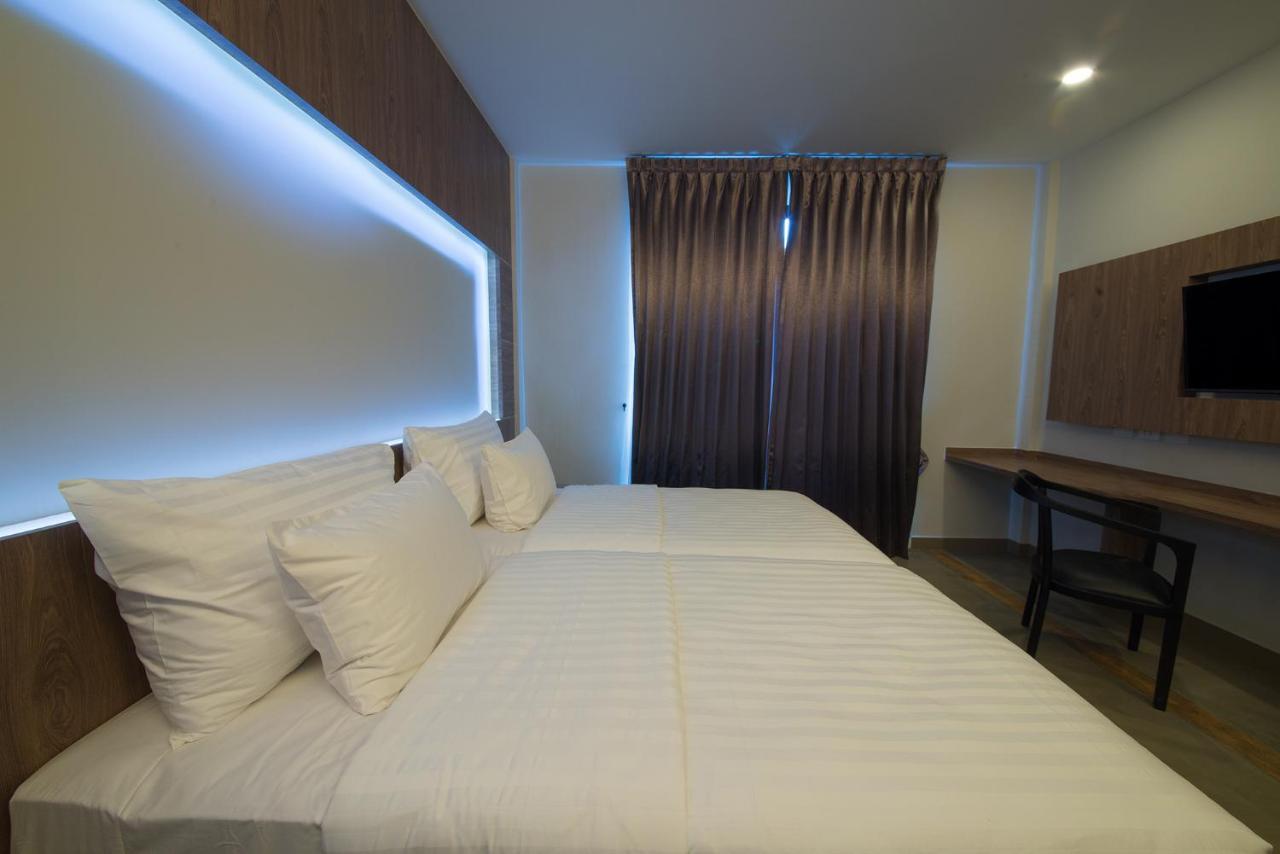 Khách sạn V20 Boutique Jacuzzi 4*